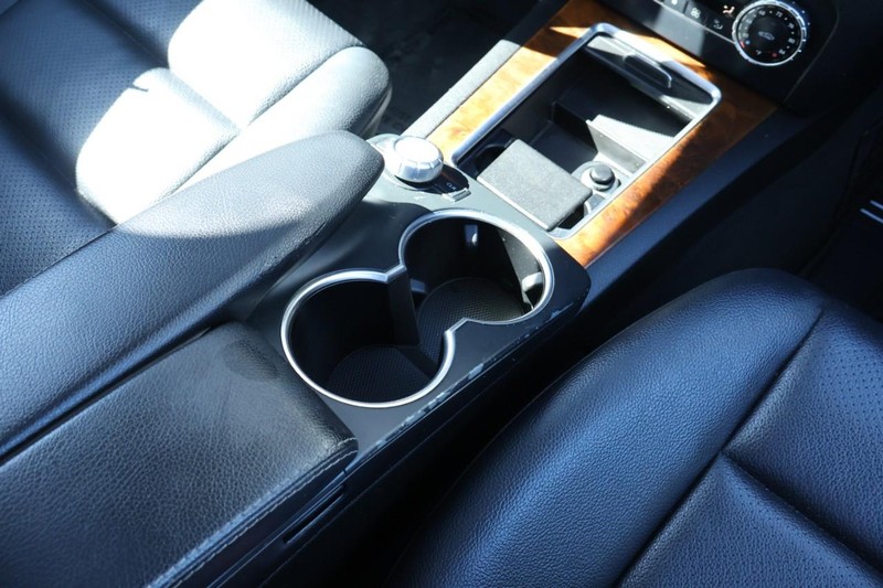 Mercedes-Benz GLK 350 Vehicle Full-screen Gallery Image 37