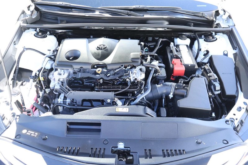 Toyota Camry Vehicle Full-screen Gallery Image 13