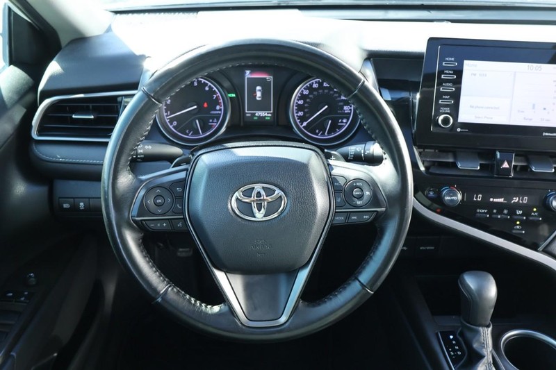 Toyota Camry Vehicle Full-screen Gallery Image 25