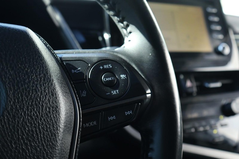 Toyota Camry Vehicle Full-screen Gallery Image 27