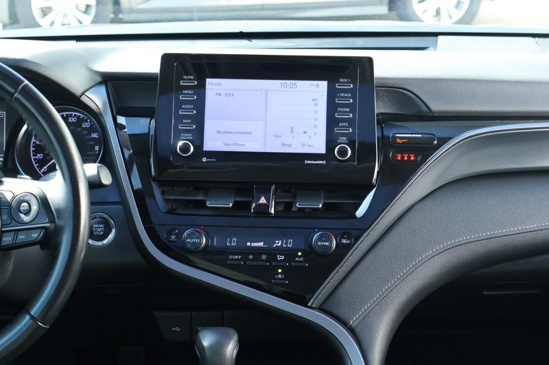 Toyota Camry Vehicle Full-screen Gallery Image 28
