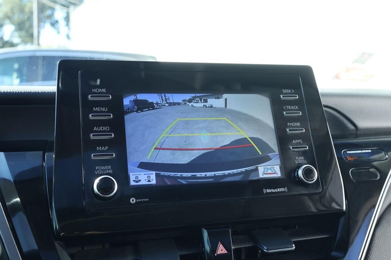 Toyota Camry Vehicle Full-screen Gallery Image 30