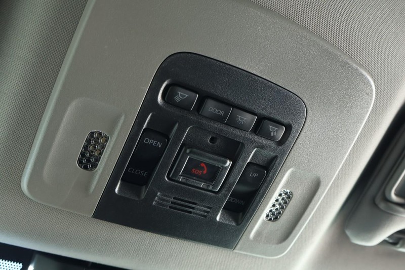 Toyota Camry Vehicle Full-screen Gallery Image 35