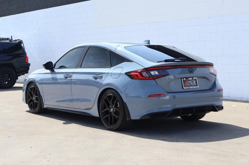 Honda Civic Hatchback Vehicle Full-screen Gallery Image 10