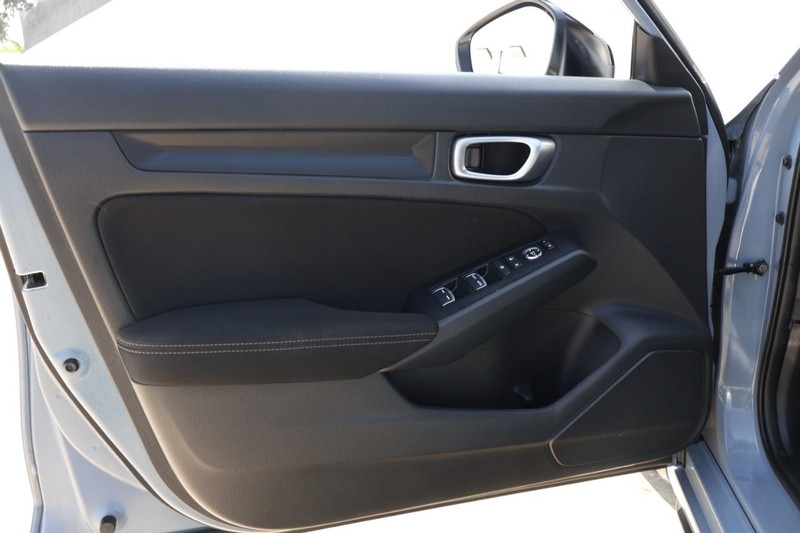 Honda Civic Hatchback Vehicle Full-screen Gallery Image 15