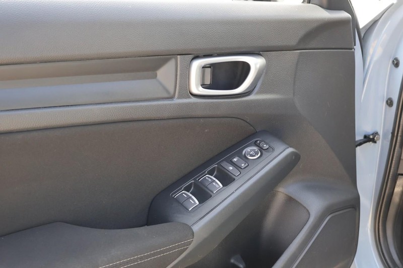 Honda Civic Hatchback Vehicle Full-screen Gallery Image 16