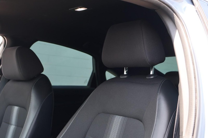 Honda Civic Hatchback Vehicle Full-screen Gallery Image 19