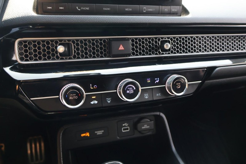 Honda Civic Hatchback Vehicle Full-screen Gallery Image 32