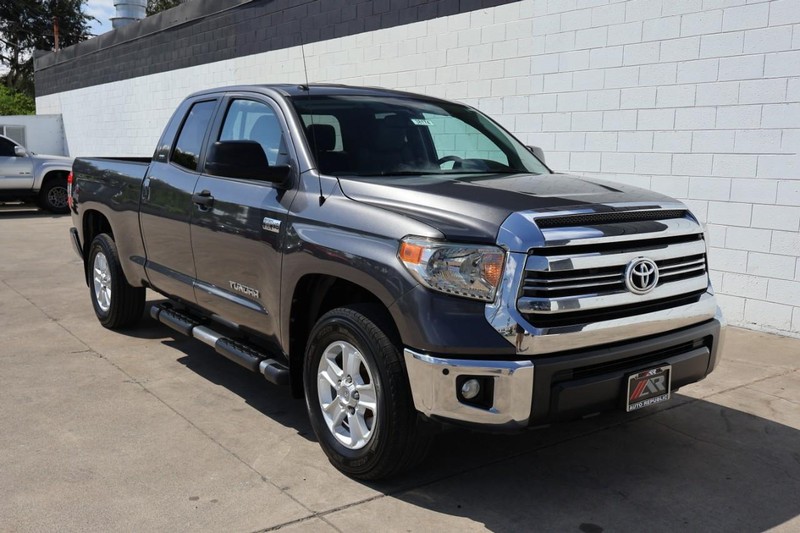 Toyota Tundra Vehicle Full-screen Gallery Image 02