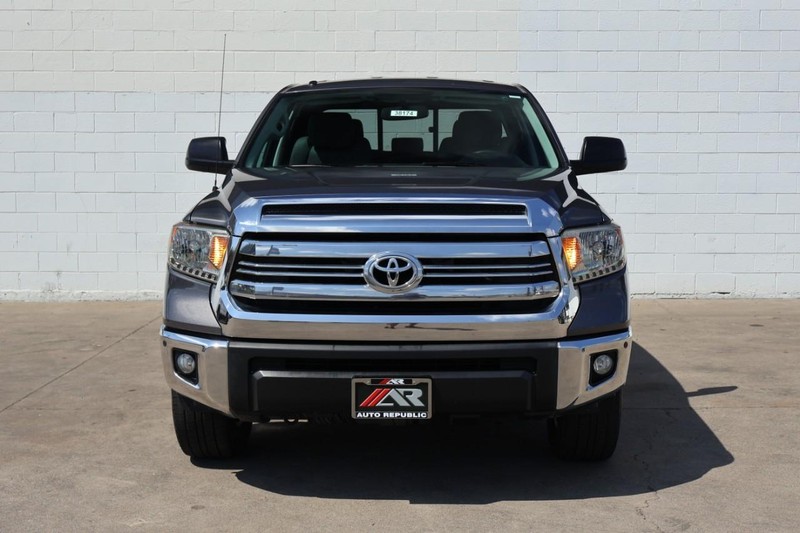 Toyota Tundra Vehicle Full-screen Gallery Image 03