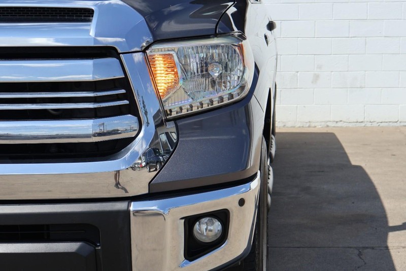 Toyota Tundra Vehicle Full-screen Gallery Image 04