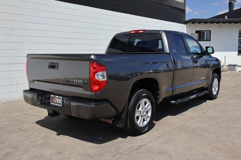 Toyota Tundra Vehicle Full-screen Gallery Image 05