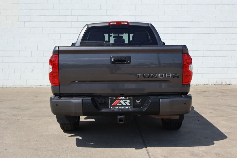 Toyota Tundra Vehicle Full-screen Gallery Image 06