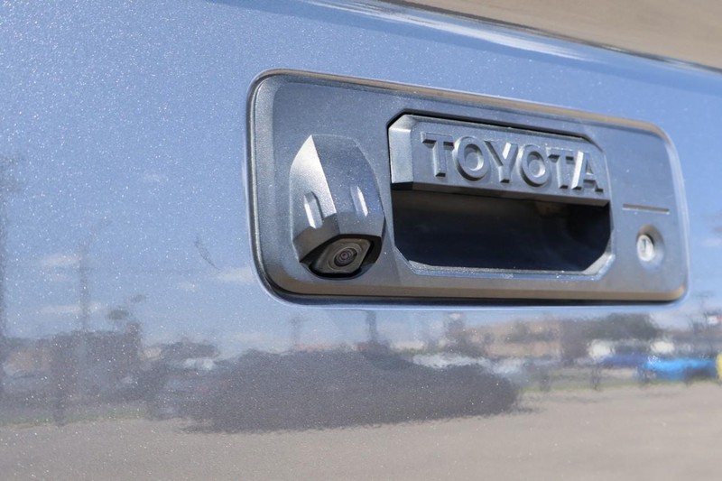 Toyota Tundra Vehicle Full-screen Gallery Image 08