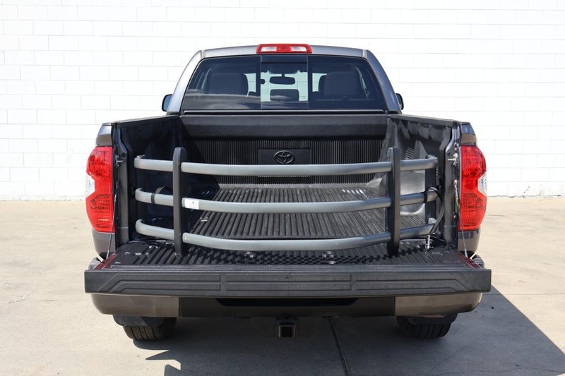 Toyota Tundra Vehicle Full-screen Gallery Image 09