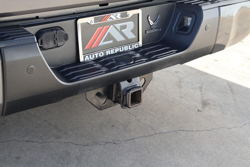 Toyota Tundra Vehicle Full-screen Gallery Image 11