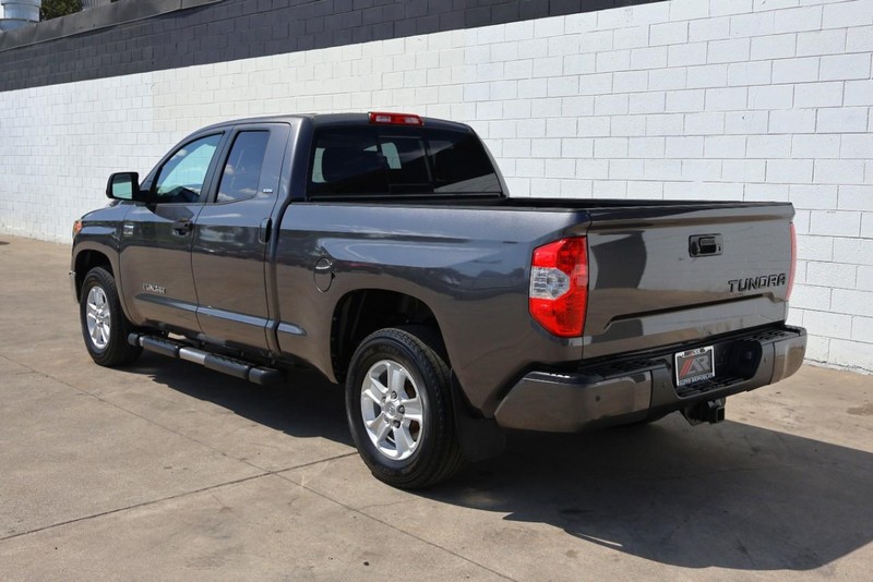Toyota Tundra Vehicle Full-screen Gallery Image 12