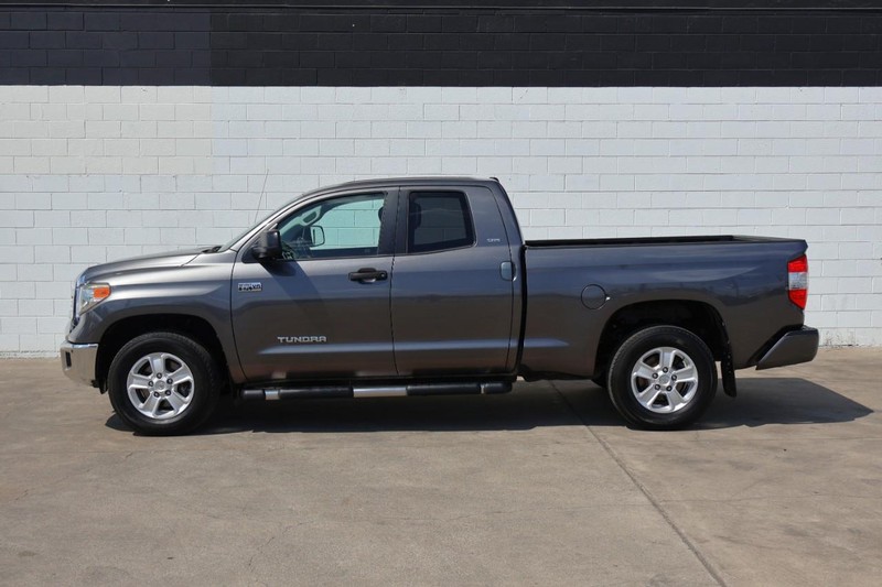 Toyota Tundra Vehicle Full-screen Gallery Image 13