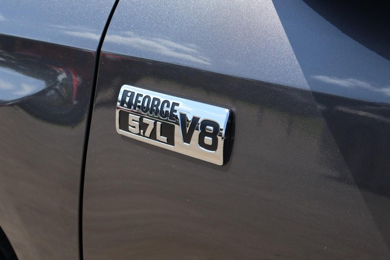 Toyota Tundra Vehicle Full-screen Gallery Image 15