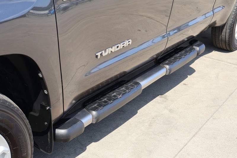 Toyota Tundra Vehicle Full-screen Gallery Image 16