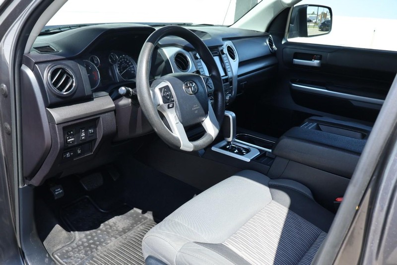 Toyota Tundra Vehicle Full-screen Gallery Image 23