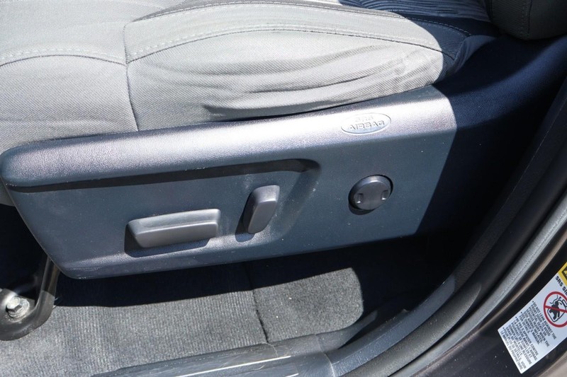 Toyota Tundra Vehicle Full-screen Gallery Image 25