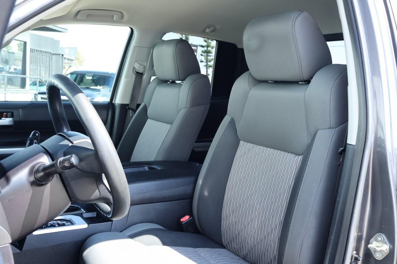 Toyota Tundra Vehicle Full-screen Gallery Image 26