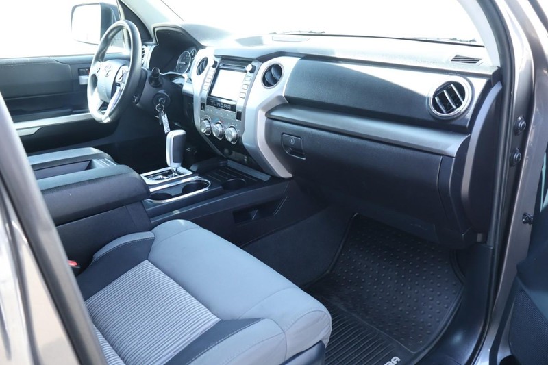 Toyota Tundra Vehicle Full-screen Gallery Image 28