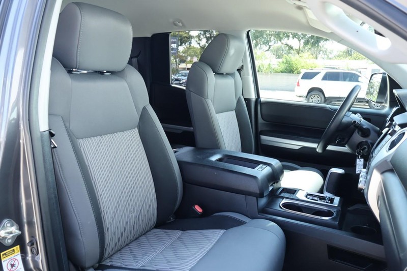 Toyota Tundra Vehicle Full-screen Gallery Image 29