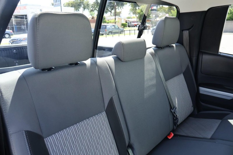 Toyota Tundra Vehicle Full-screen Gallery Image 30