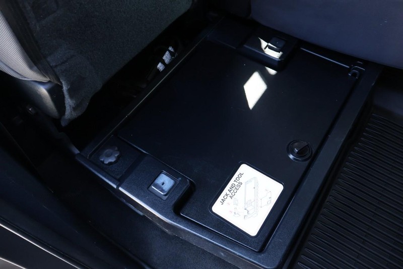 Toyota Tundra Vehicle Full-screen Gallery Image 31