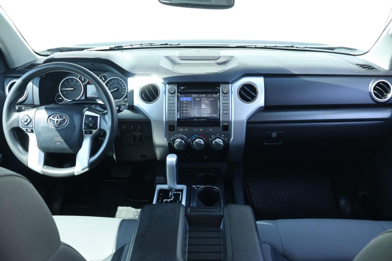 Toyota Tundra Vehicle Full-screen Gallery Image 33