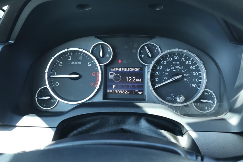 Toyota Tundra Vehicle Full-screen Gallery Image 34