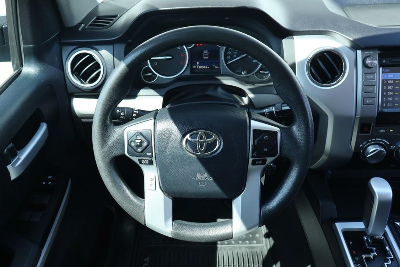 Toyota Tundra Vehicle Full-screen Gallery Image 35