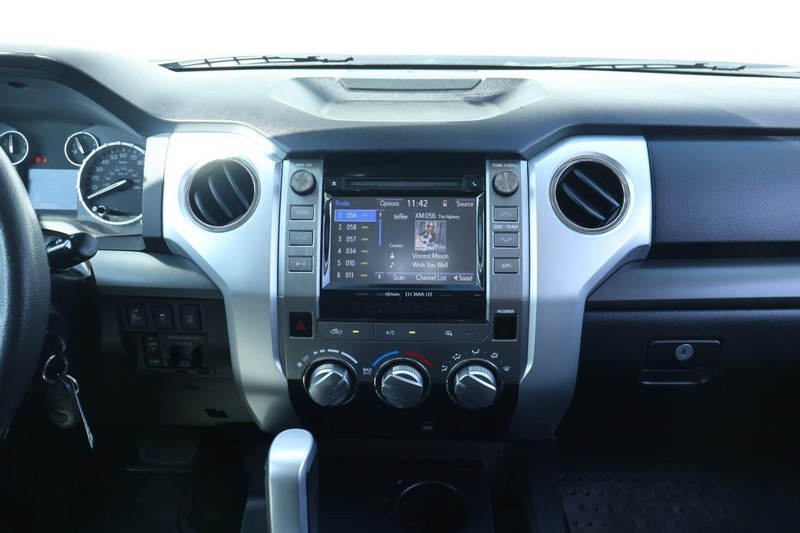 Toyota Tundra Vehicle Full-screen Gallery Image 38