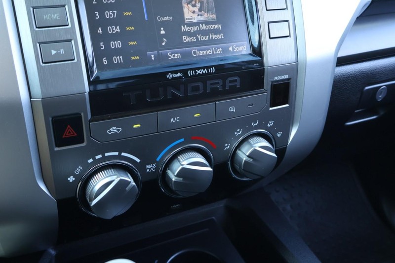Toyota Tundra Vehicle Full-screen Gallery Image 40
