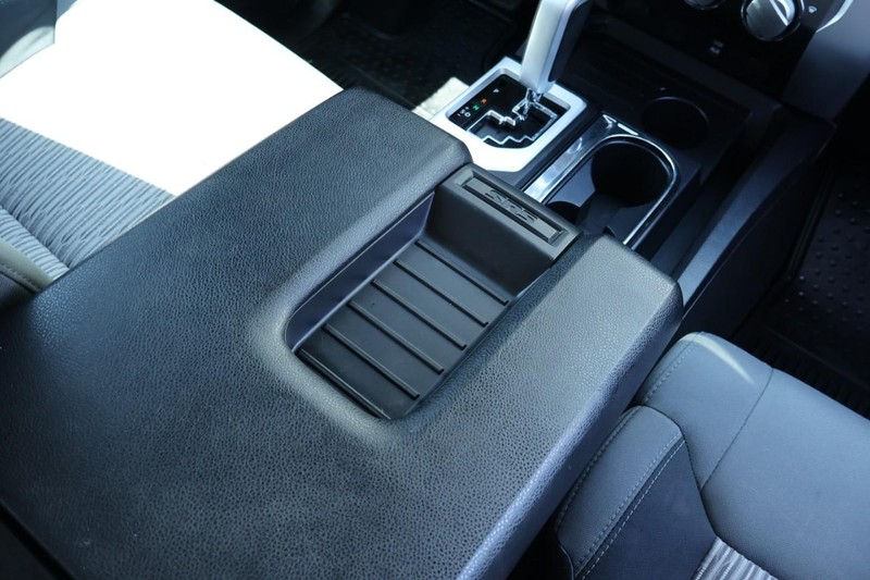 Toyota Tundra Vehicle Full-screen Gallery Image 43