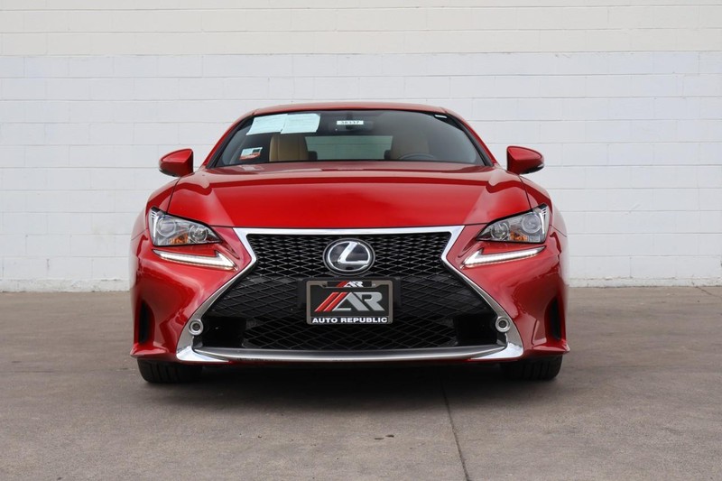 Lexus RC Vehicle Full-screen Gallery Image 02