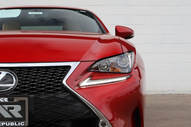 Lexus RC Vehicle Full-screen Gallery Image 03