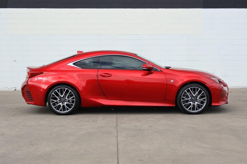 Lexus RC Vehicle Full-screen Gallery Image 04