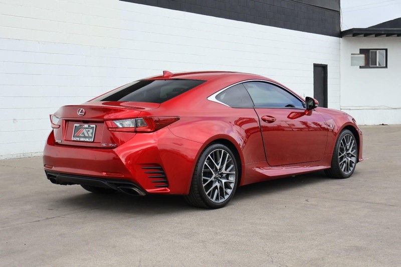 Lexus RC Vehicle Full-screen Gallery Image 05