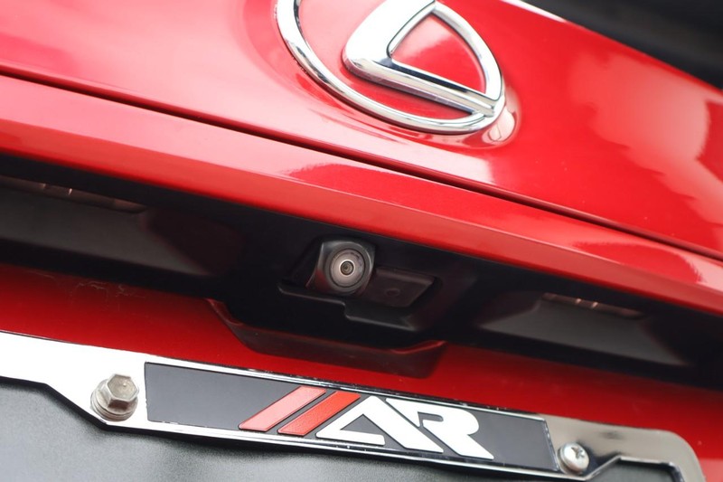 Lexus RC Vehicle Full-screen Gallery Image 08