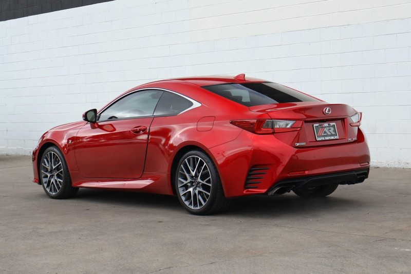Lexus RC Vehicle Full-screen Gallery Image 10