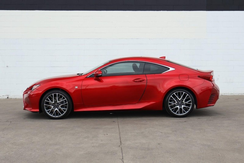 Lexus RC Vehicle Full-screen Gallery Image 11