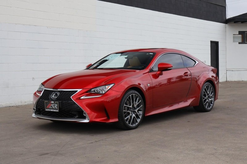 Lexus RC Vehicle Full-screen Gallery Image 12