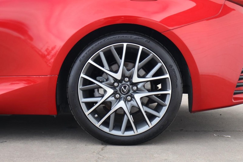 Lexus RC Vehicle Full-screen Gallery Image 14