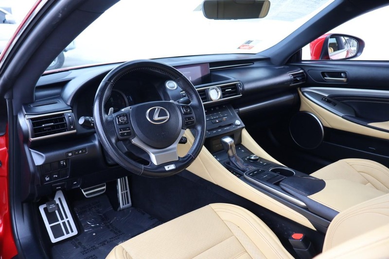 Lexus RC Vehicle Full-screen Gallery Image 17