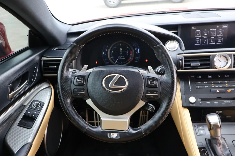 Lexus RC Vehicle Full-screen Gallery Image 28