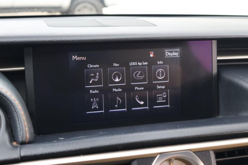 Lexus RC Vehicle Full-screen Gallery Image 32