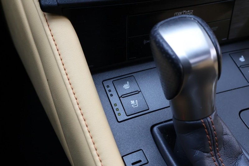 Lexus RC Vehicle Full-screen Gallery Image 37